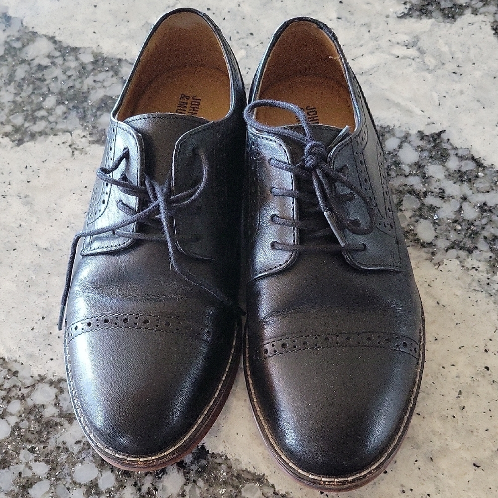 Boys Size 1 Johnston & Murphy Dress Shoes